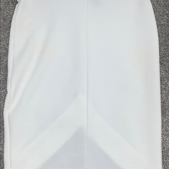 SOLD* UK2LA Classy White V Pencil Skirt NWOT - Picture 3 of 6
